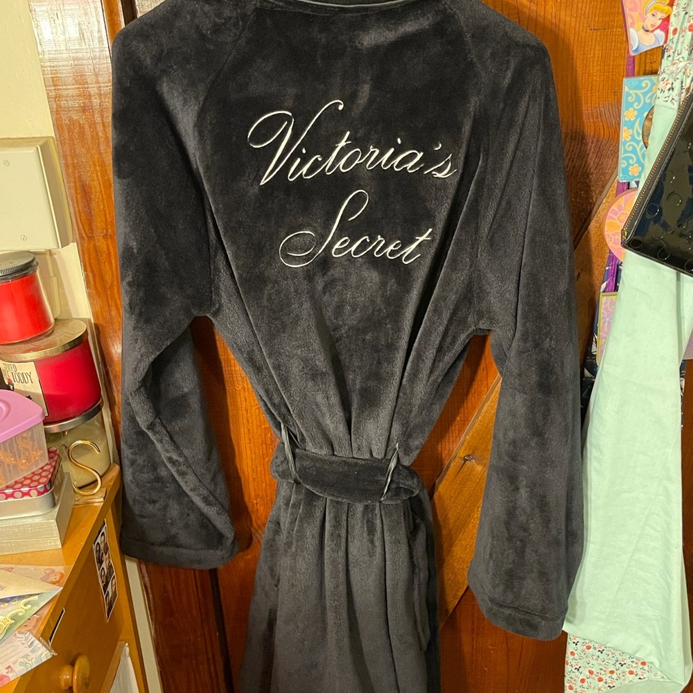 Plush embroidered Victoria’s Secret Robe - Picture 3 of 3